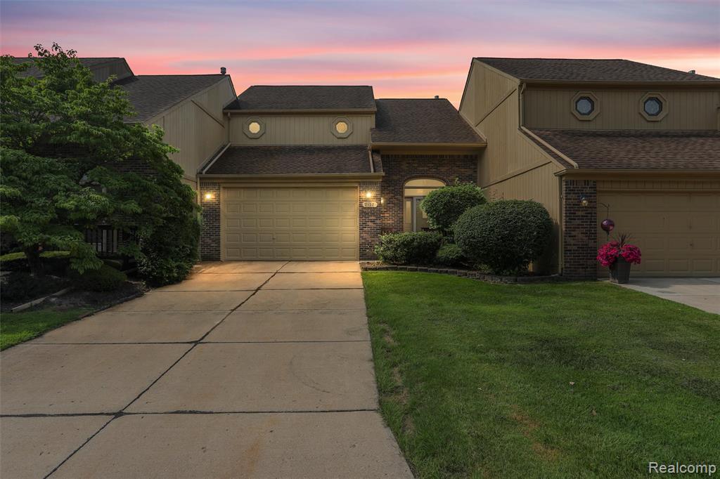 2137 Crystal Drive Rochester Hills, MI 48309 - Photo 2 of 32