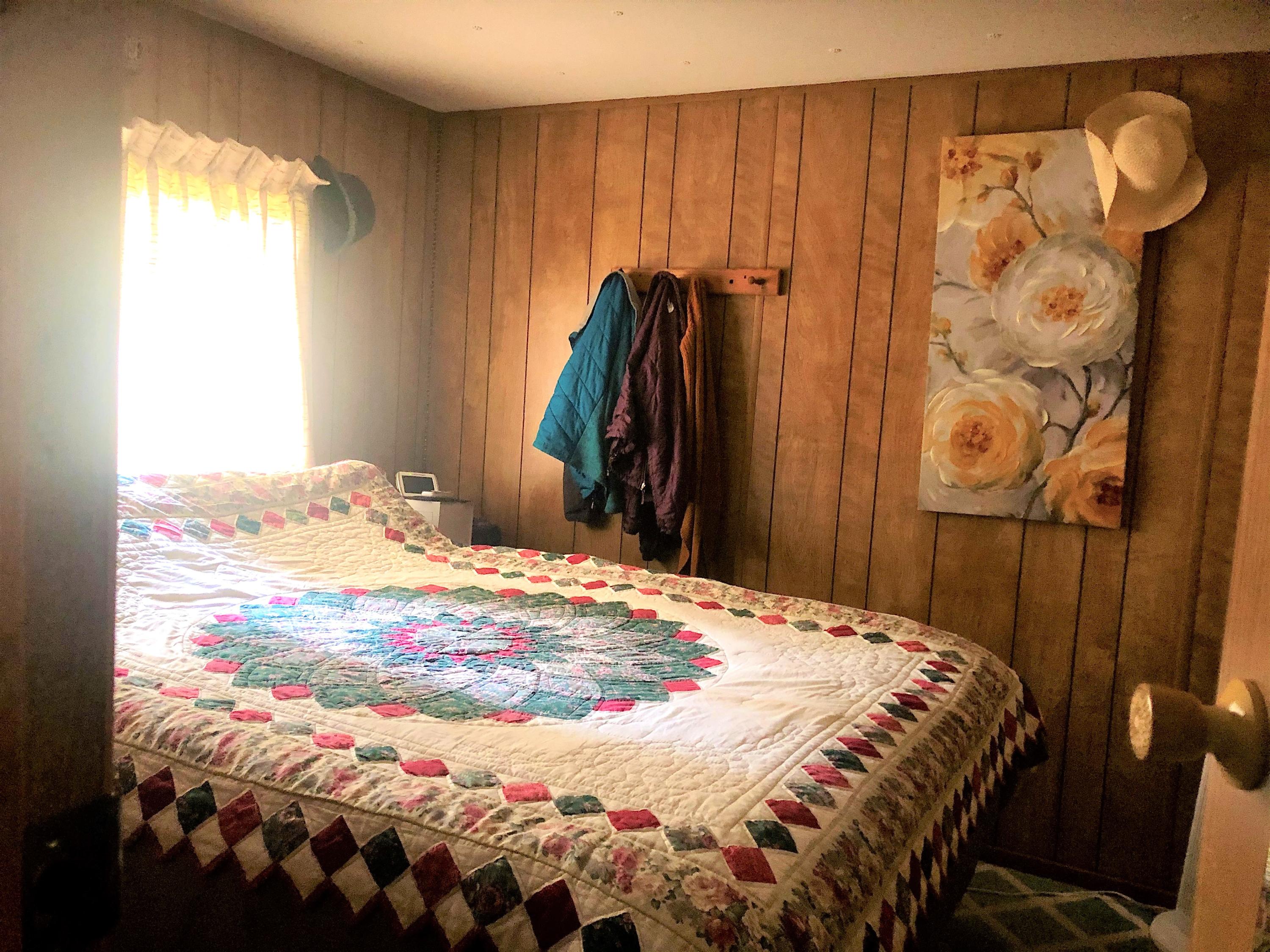 8433 Lower River Road Grants Pass, OR 97526 - Photo 6 of 7 Master Bedroom