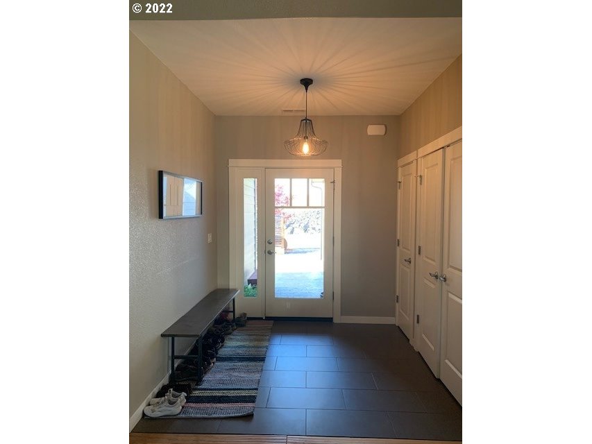 598 Oak Valley Loop Winchester, OR 97495 - Photo 3 of 21 a view of a hallway with windows