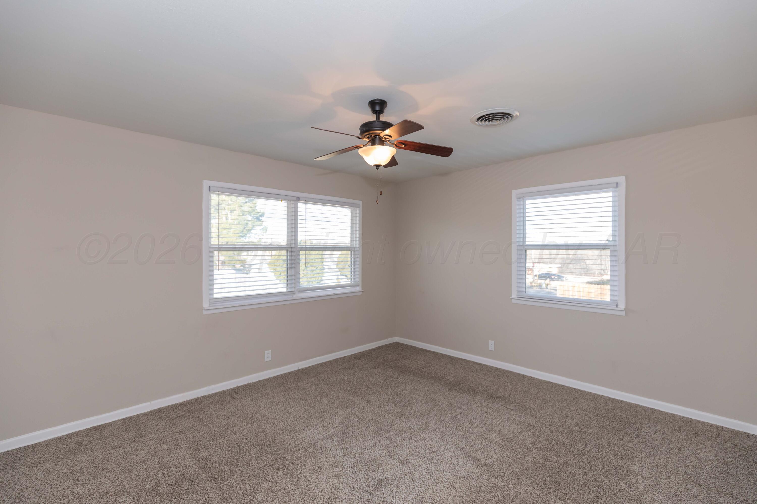 105 Smith Street Borger, TX 79007 - Photo 14 of 26 an empty room that has a window