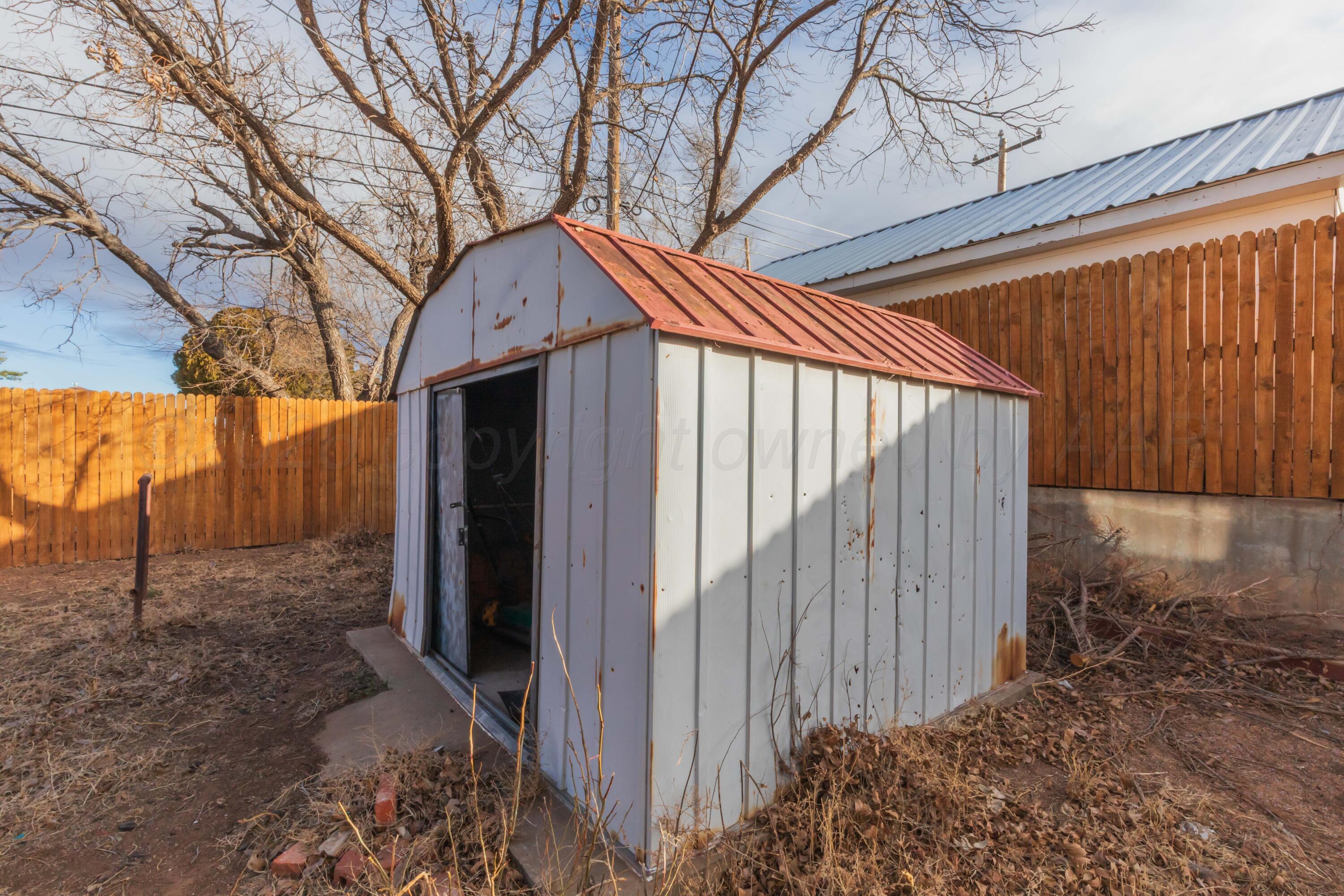 105 Smith Street Borger, TX 79007 - Photo 26 of 26 a backyard of a house