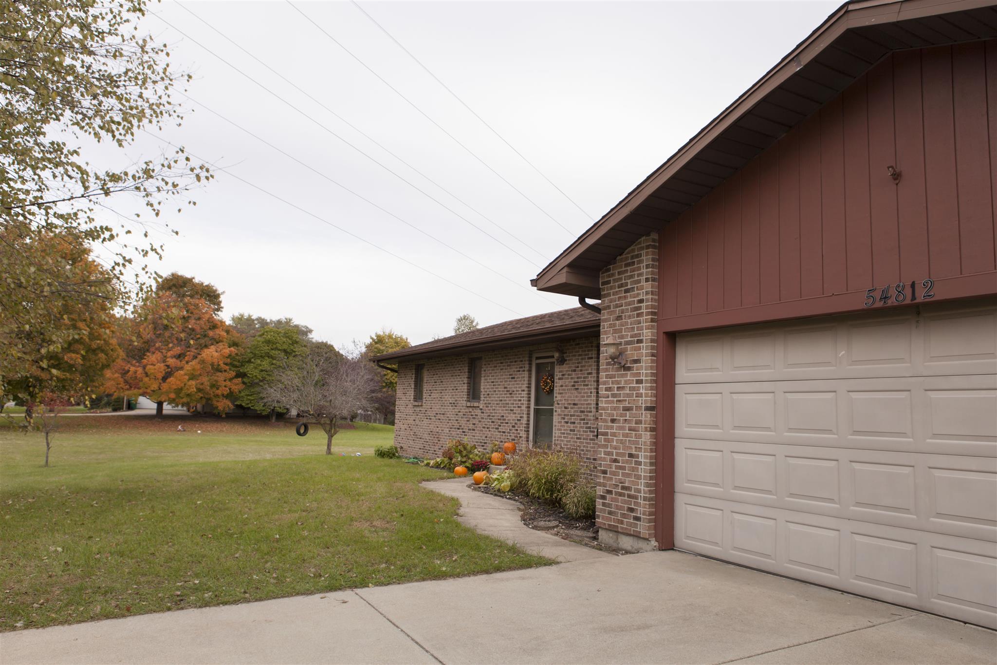 54812 Buckeye Road Mishawaka, IN 46545 - Photo 2 of 35 Gallery Image 2