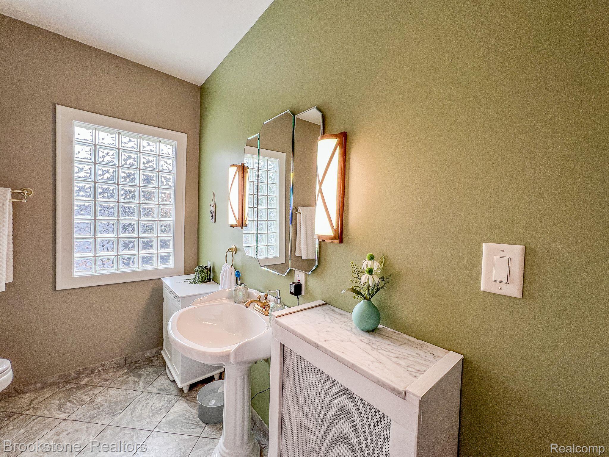 2023 Miller Road Flint, MI 48503 - Photo 40 of 40 Gallery Image 40