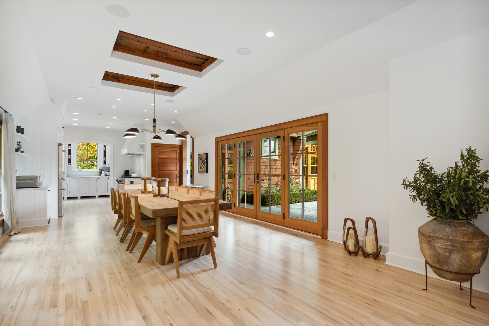 606 Tiverton Road Lake Forest, IL 60045 - Photo 16 of 48 a dining room with furniture a chandelier and wooden floor