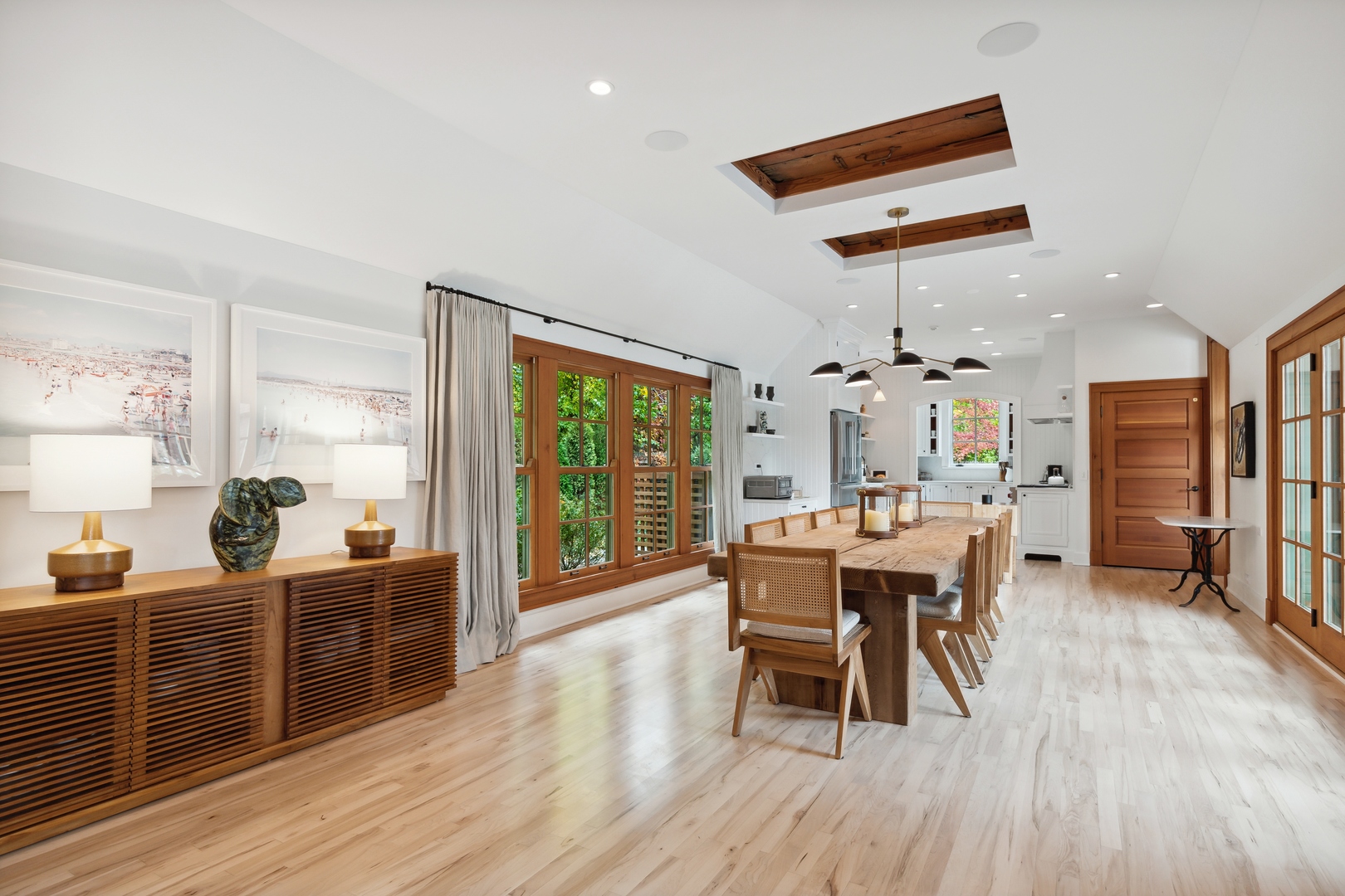 606 Tiverton Road Lake Forest, IL 60045 - Photo 17 of 48 a dining room with furniture a chandelier and wooden floor