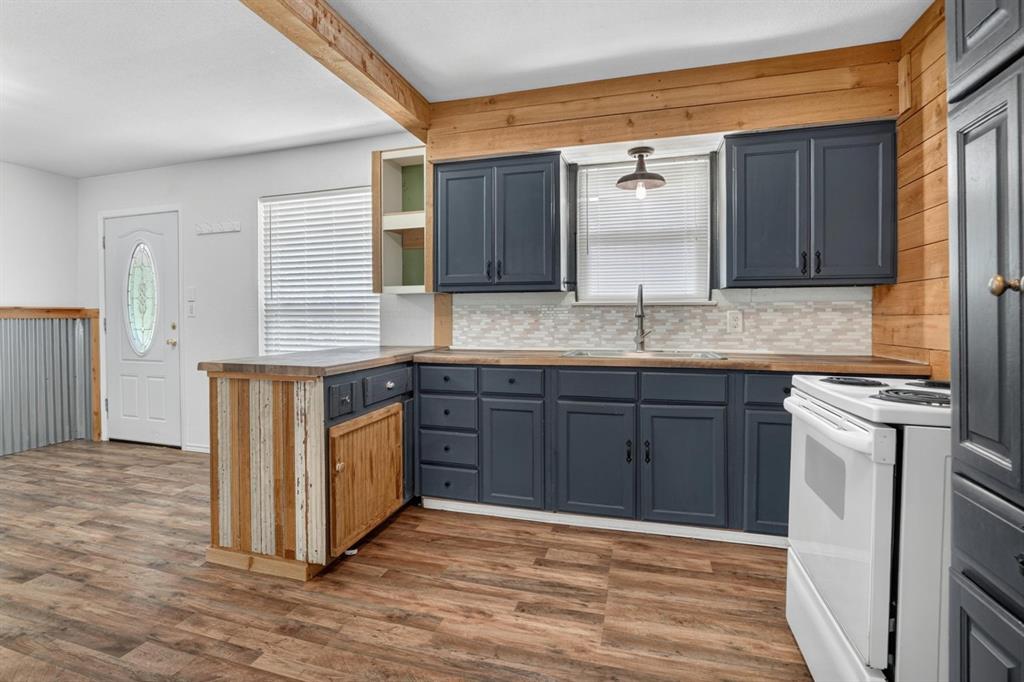 186 Garnet Road Springtown, TX 76082 - Photo 12 of 37
