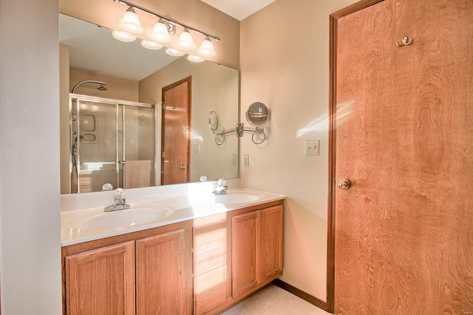 307 Fairwood Hills Road O'Fallon, IL 62269 - Photo 16 of 39 Gallery Image 16