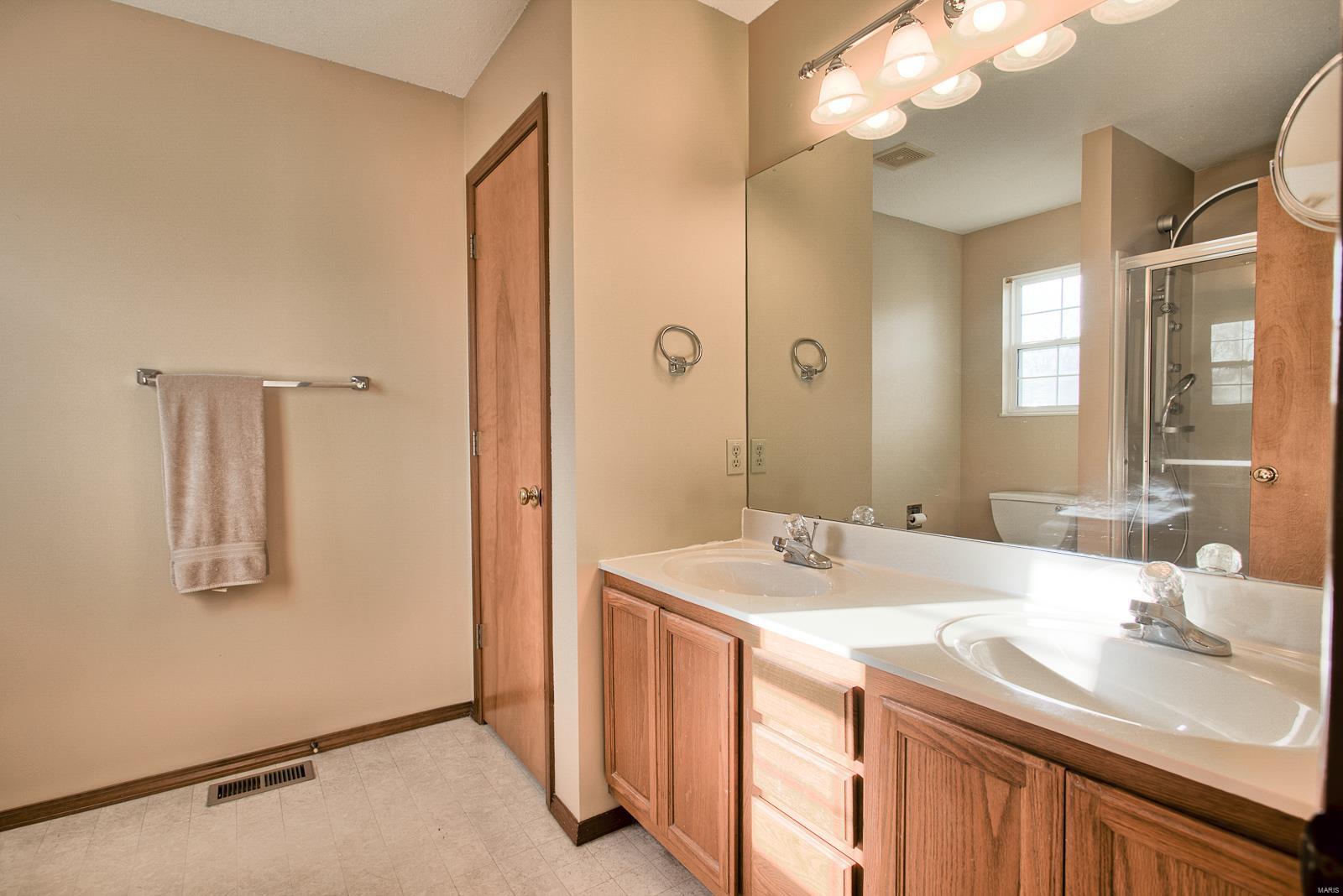 307 Fairwood Hills Road O'Fallon, IL 62269 - Photo 17 of 39 Gallery Image 17