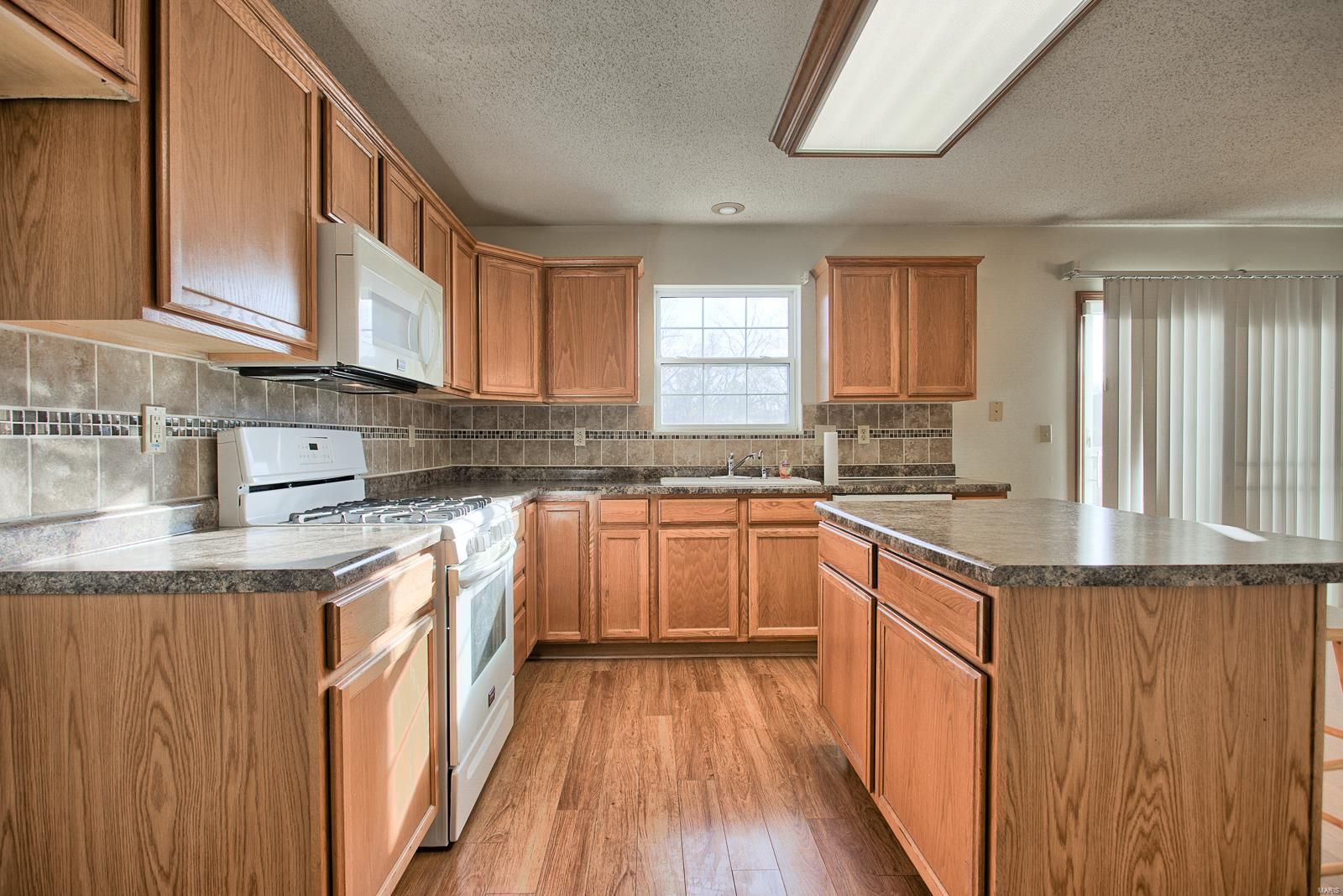 307 Fairwood Hills Road O'Fallon, IL 62269 - Photo 9 of 39 Gallery Image 9