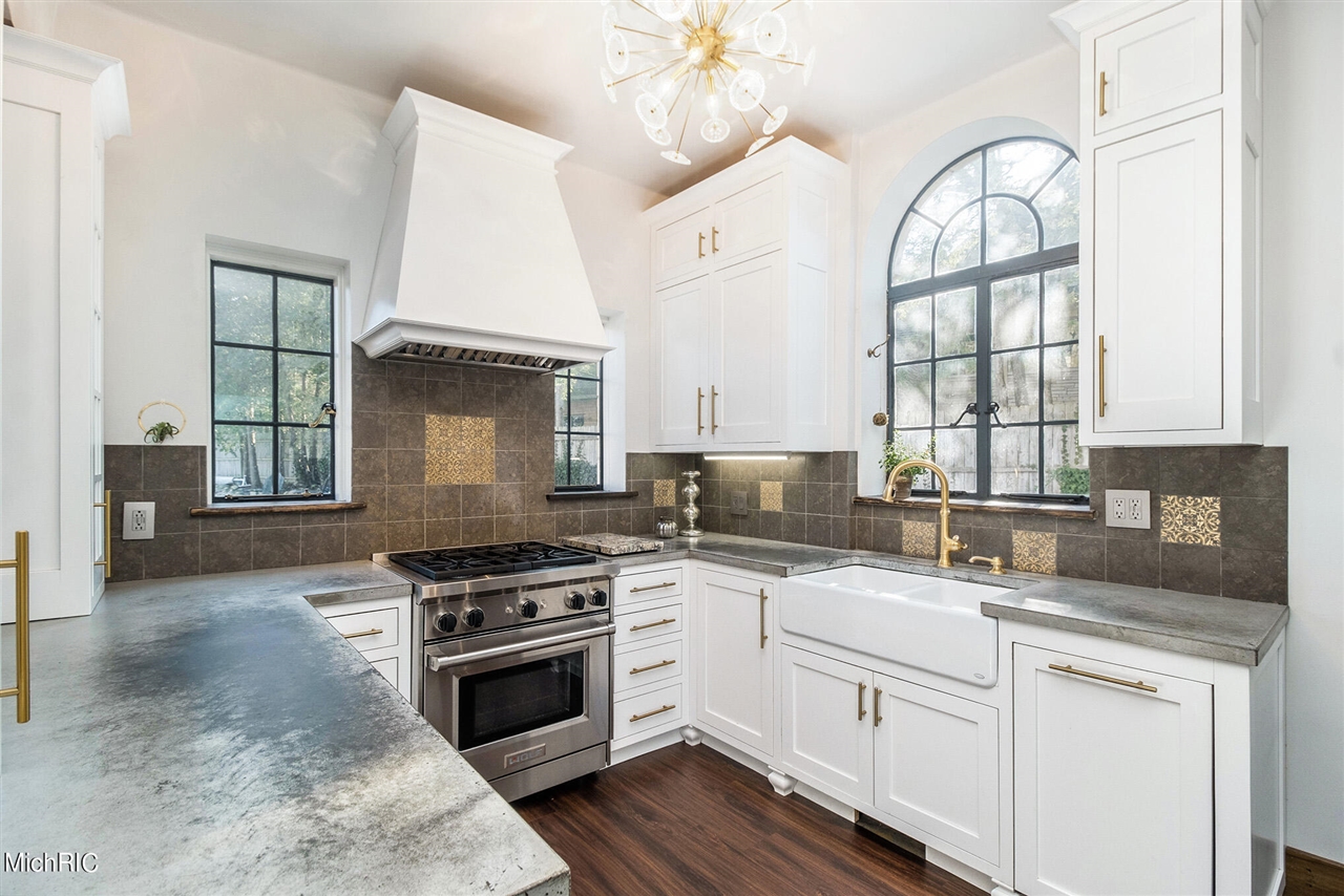 1405 Long Road Kalamazoo, MI 49008 - Photo 11 of 49