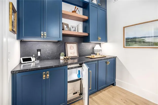 $900,000 | 9418 West 161st Terrace, Overland Park, KS 66085