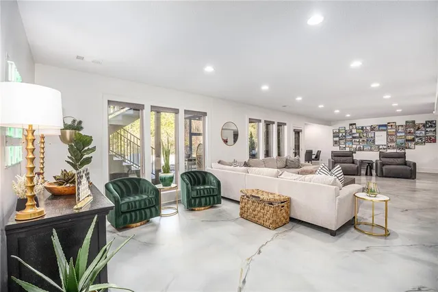 $900,000 | 9418 West 161st Terrace, Overland Park, KS 66085