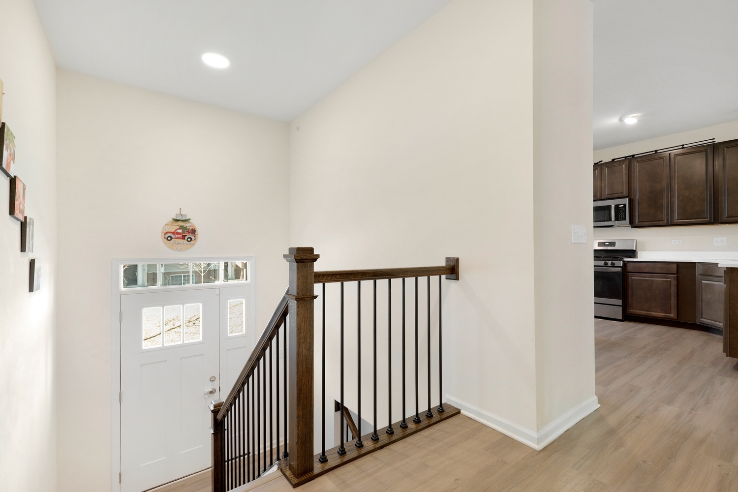 10306 Kerry Ridge Court Chicago Ridge, IL 60415 - Photo 14 of 26 a view of a hallway with kitchen and entryway