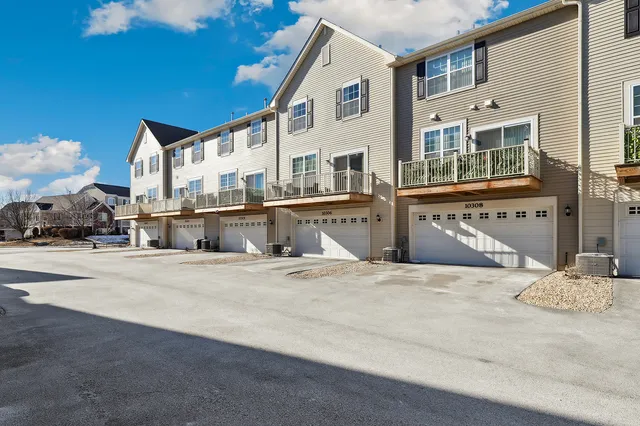 a view of a house with entertaining space