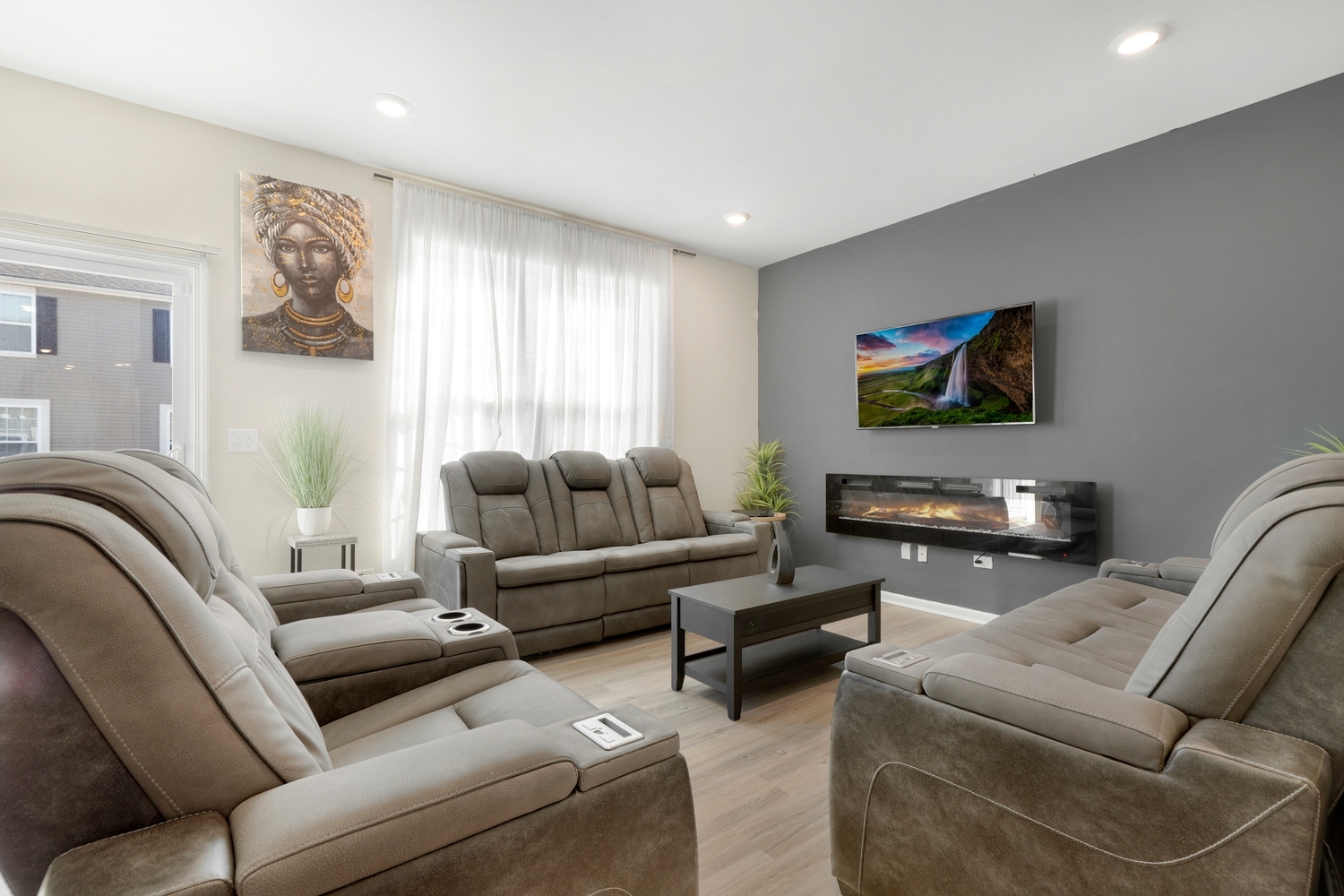 10306 Kerry Ridge Court Chicago Ridge, IL 60415 - Photo 4 of 26 a living room with furniture and a flat screen tv