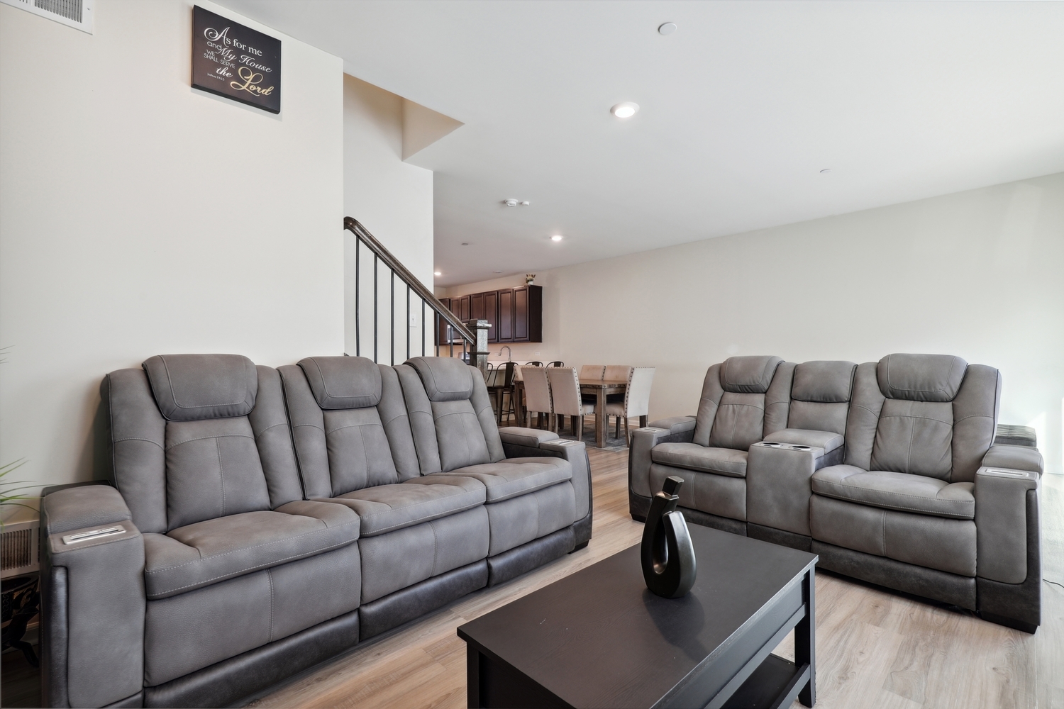 10306 Kerry Ridge Court Chicago Ridge, IL 60415 - Photo 5 of 26 a living room with furniture