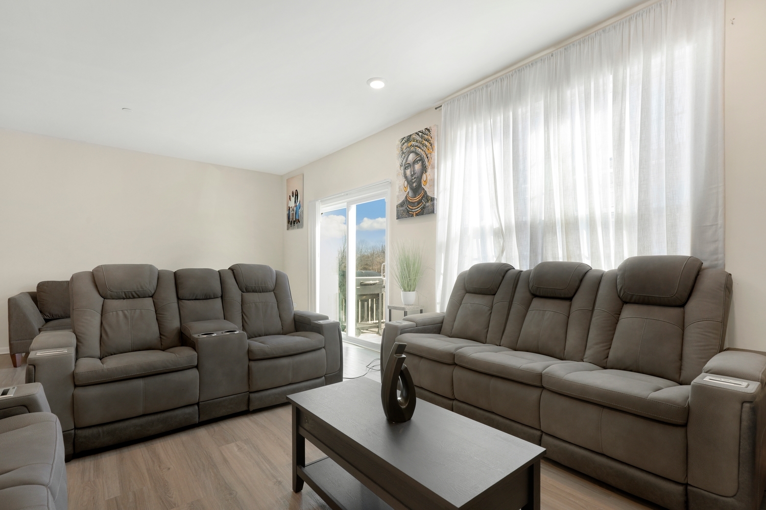 10306 Kerry Ridge Court Chicago Ridge, IL 60415 - Photo 6 of 26 a living room with furniture and a large window