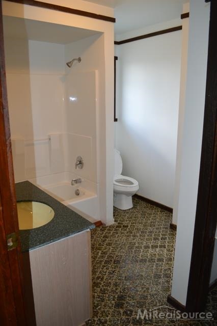 4360 Quain Road Emmett, MI 48022 - Photo 12 of 17 31208063-11.JPG