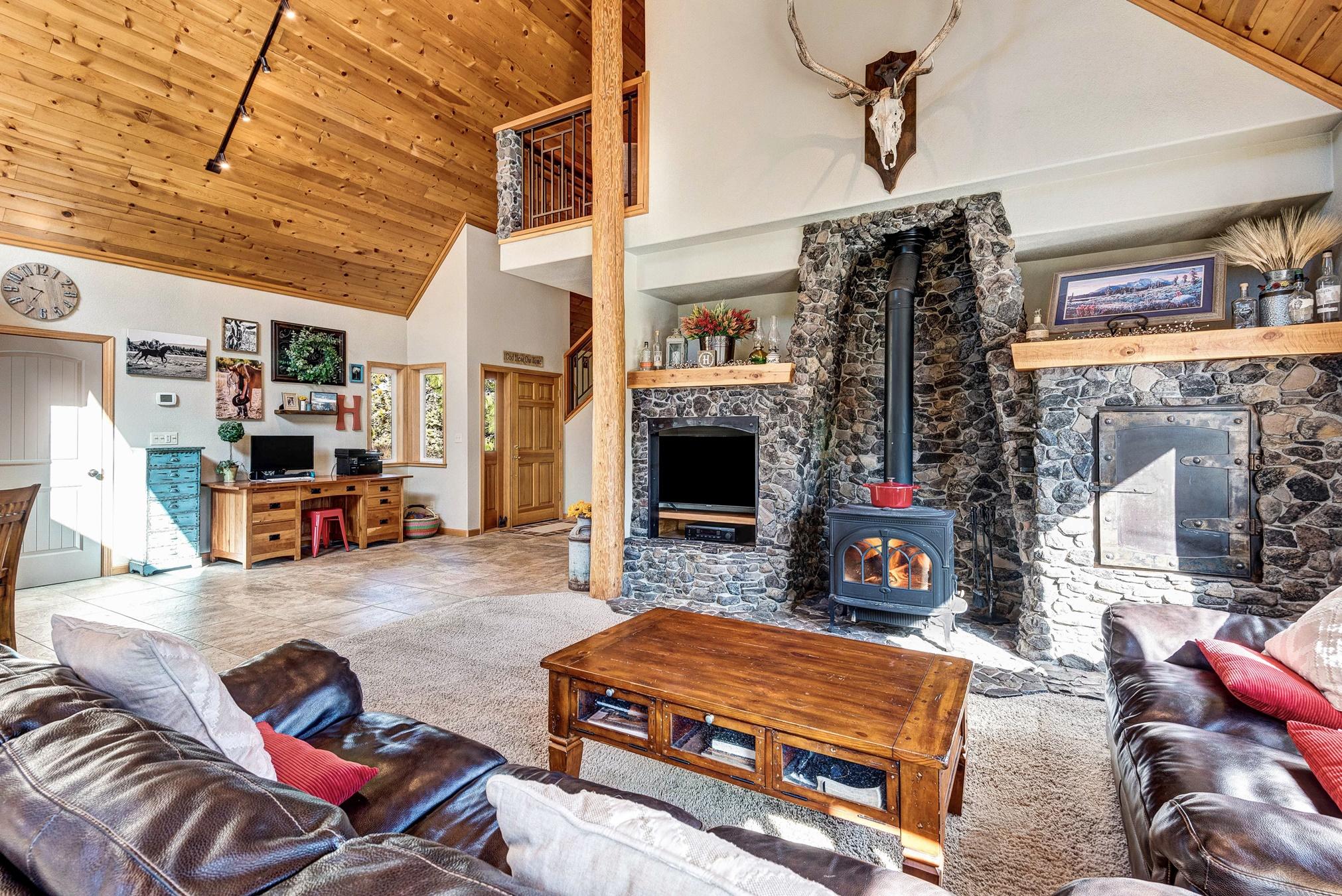 64788 Collins Road Bend, OR 97703 - Photo 8 of 49 8
