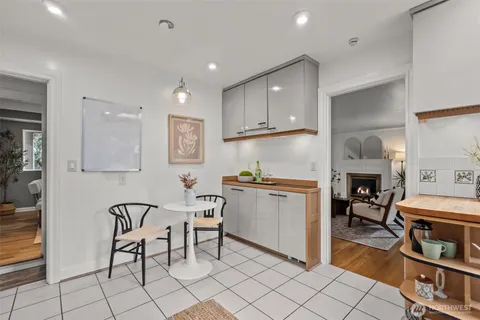 $900,000 | 9732 15th Avenue Northeast, Seattle, WA 98115