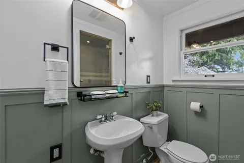 $900,000 | 9732 15th Avenue Northeast, Seattle, WA 98115