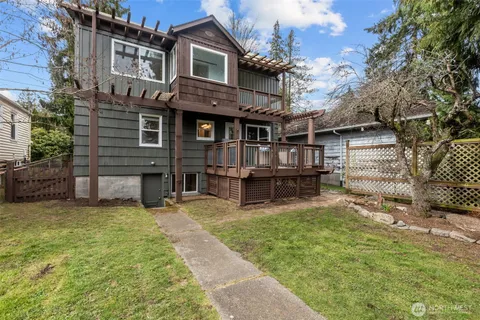 $900,000 | 9732 15th Avenue Northeast, Seattle, WA 98115