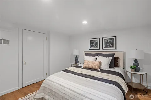 $900,000 | 9732 15th Avenue Northeast, Seattle, WA 98115