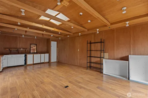 $900,000 | 9732 15th Avenue Northeast, Seattle, WA 98115