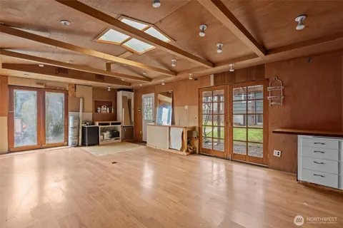 $900,000 | 9732 15th Avenue Northeast, Seattle, WA 98115