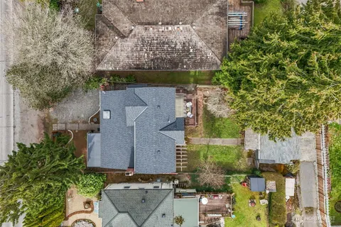 $900,000 | 9732 15th Avenue Northeast, Seattle, WA 98115