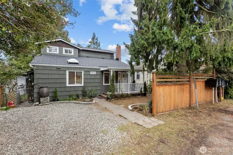$900,000 | 9732 15th Avenue Northeast, Seattle, WA 98115