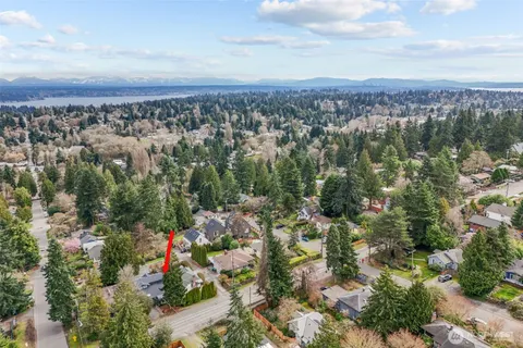 $900,000 | 9732 15th Avenue Northeast, Seattle, WA 98115