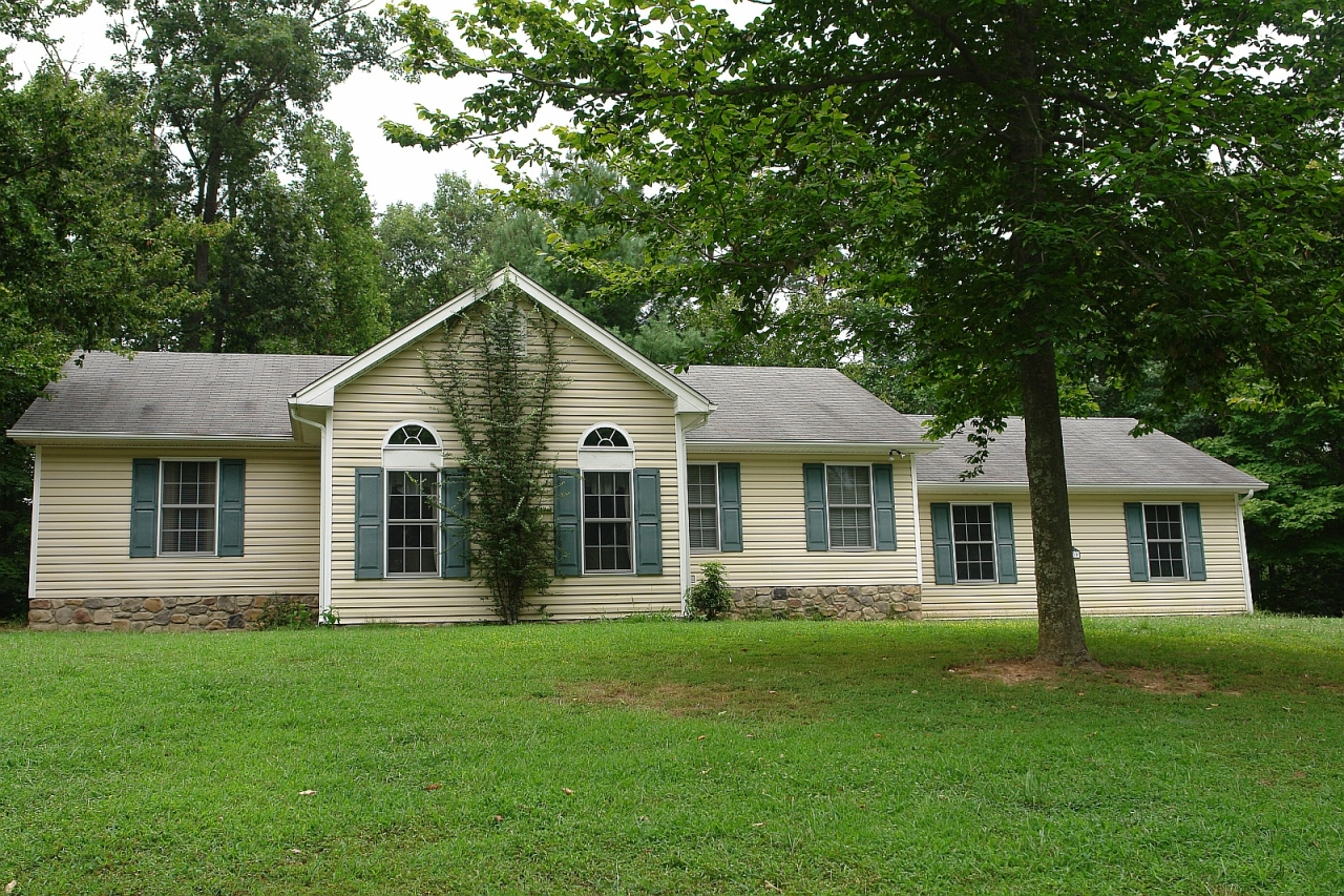 4330 Pitzer Road Roanoke, VA 24014 - Photo 1 of 6 Front