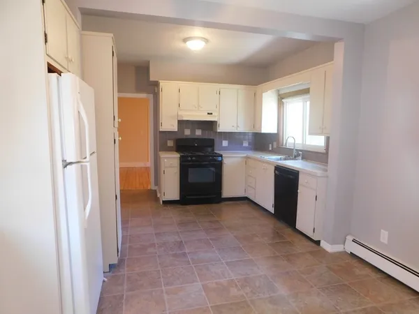 $2,800 | 64 Brooks Avenue, Unit 1, Newton, MA 02460