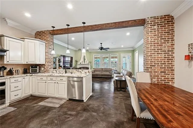 $790,000 | 308 Tullulah Avenue, River Ridge, LA 70123