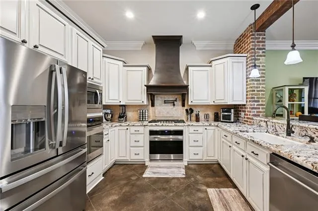 $790,000 | 308 Tullulah Avenue, River Ridge, LA 70123