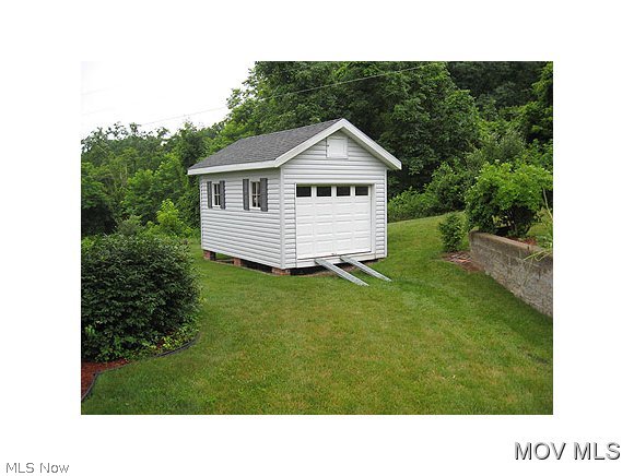 36 Tanglewood Road Belpre, OH 45714 - Photo 22 of 24 and a large storage building