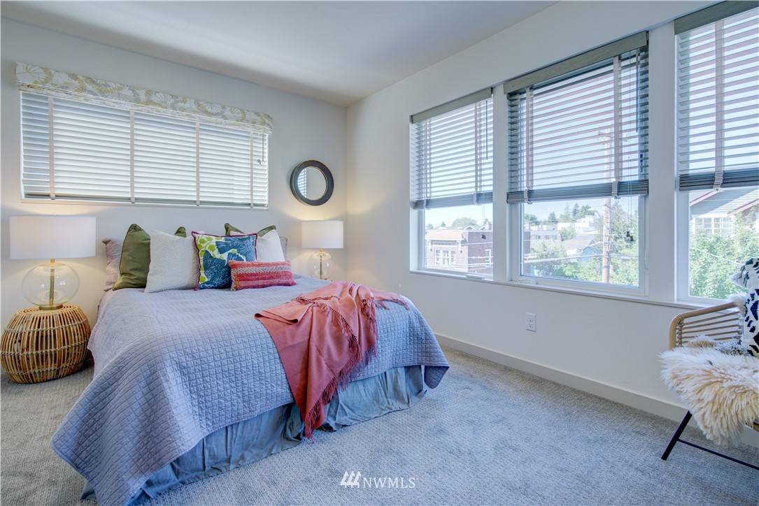 4262 Linden Avenue North Seattle, WA 98103 - Photo 32 of 40 a bedroom with bed and a window