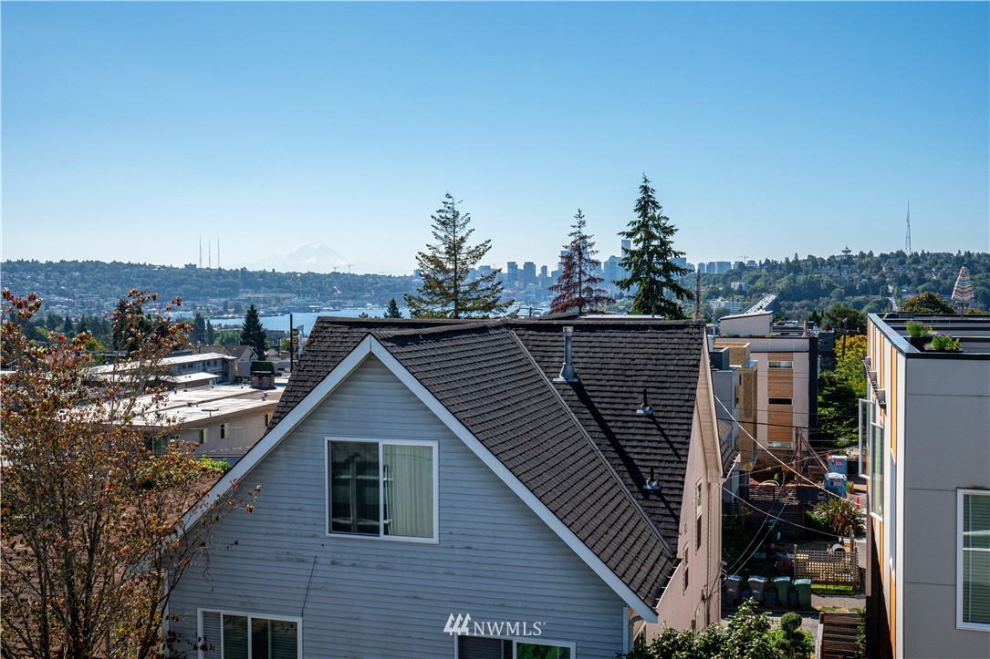 4262 Linden Avenue North Seattle, WA 98103 - Photo 39 of 40