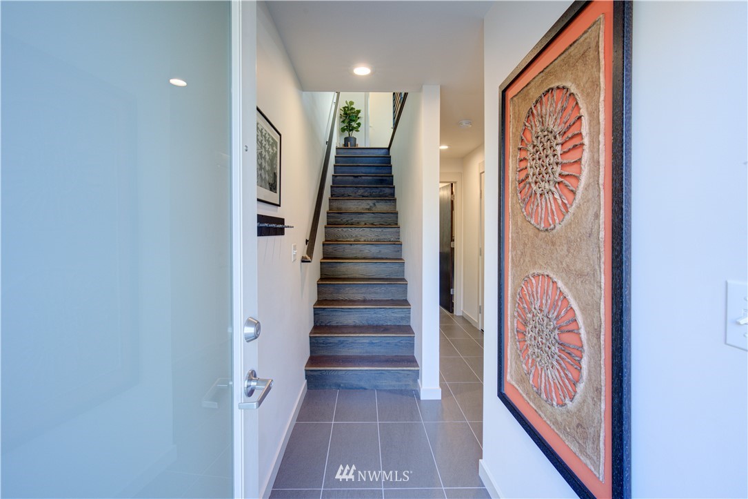 4262 Linden Avenue North Seattle, WA 98103 - Photo 5 of 40 a view of an entryway