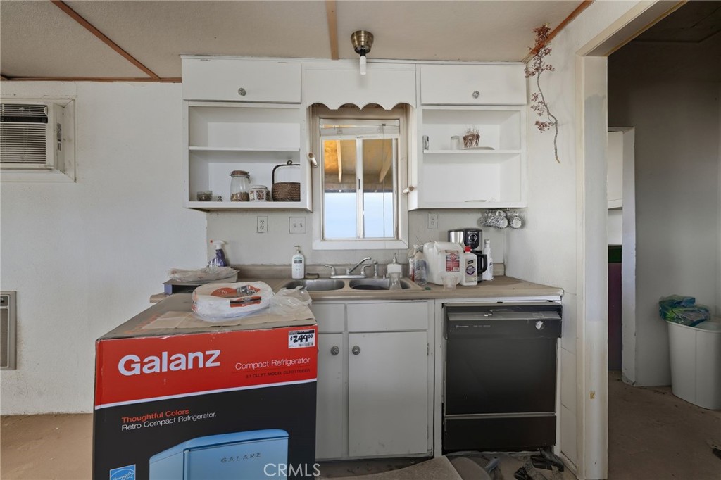 83626 Carey Road Twentynine Palms, CA 92277 - Photo 22 of 30 a kitchen with a stove and cabinets