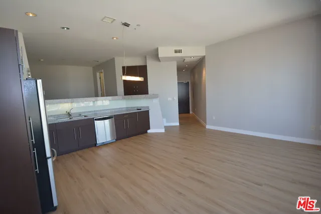 $2,595 | 1100 Wilshire Boulevard, Unit 2703, Los Angeles, CA 90017