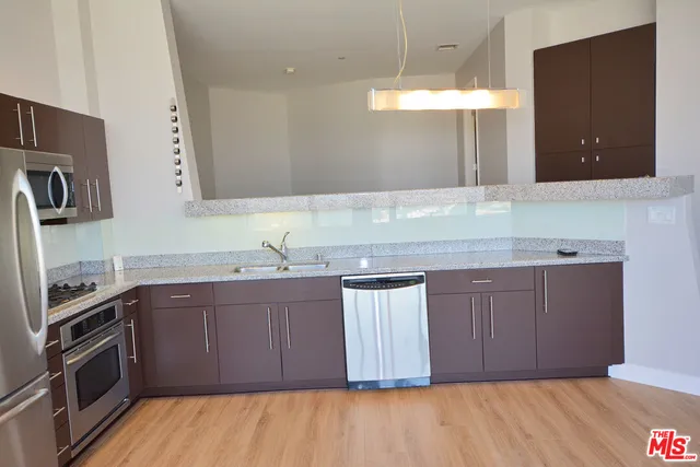 $2,595 | 1100 Wilshire Boulevard, Unit 2703, Los Angeles, CA 90017