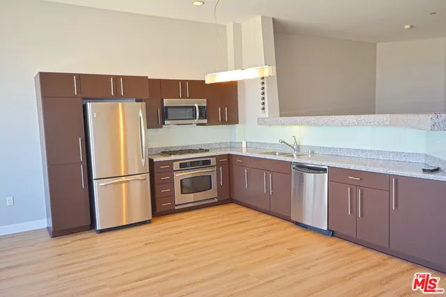 $2,595 | 1100 Wilshire Boulevard, Unit 2703, Los Angeles, CA 90017