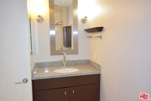 $2,595 | 1100 Wilshire Boulevard, Unit 2703, Los Angeles, CA 90017