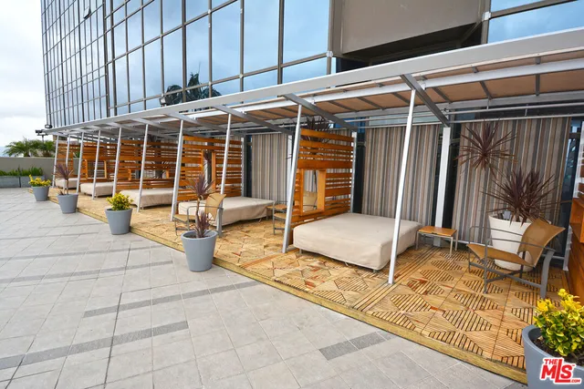 $2,595 | 1100 Wilshire Boulevard, Unit 2703, Los Angeles, CA 90017