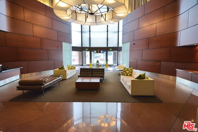 $2,595 | 1100 Wilshire Boulevard, Unit 2703, Los Angeles, CA 90017