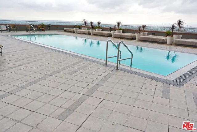 $2,595 | 1100 Wilshire Boulevard, Unit 2703, Los Angeles, CA 90017