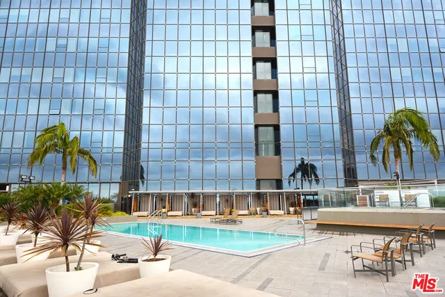 $2,595 | 1100 Wilshire Boulevard, Unit 2703, Los Angeles, CA 90017