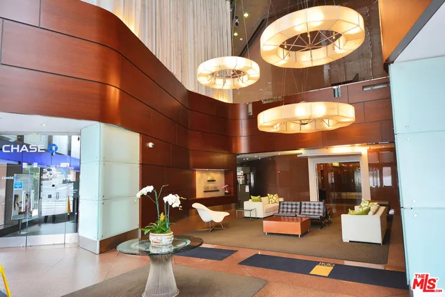 $2,595 | 1100 Wilshire Boulevard, Unit 2703, Los Angeles, CA 90017
